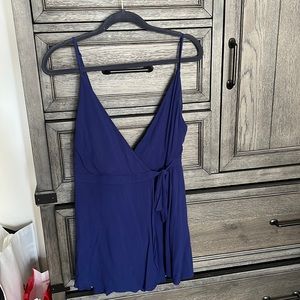 Lulu‘s navy Romper.